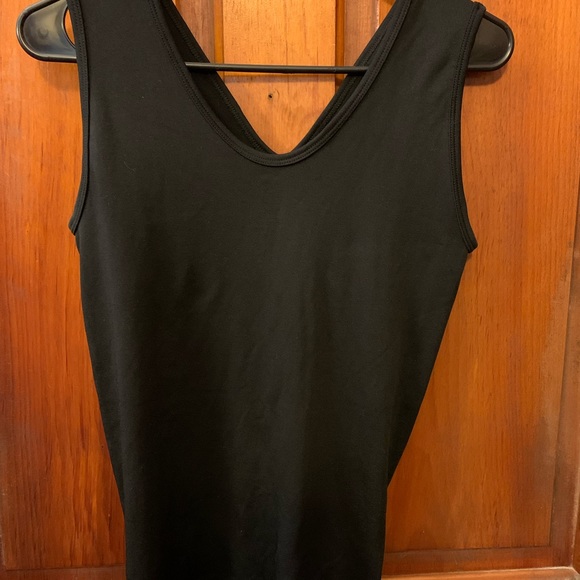 Women's tank top bundle - Picture 4 of 6